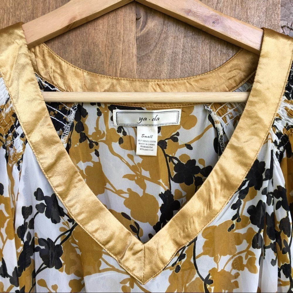 Women's small sheer butterfly sleeve blouse 🌼 - Picture 4 of 6